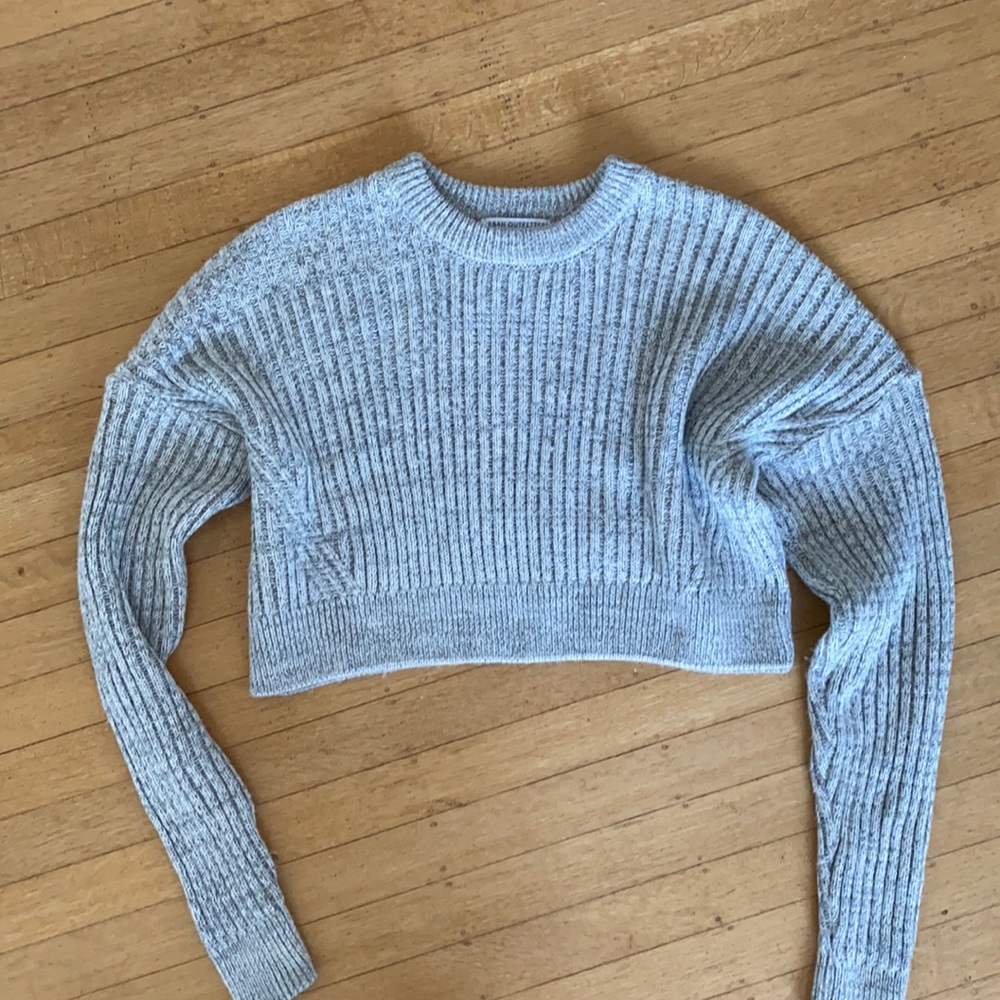 grey pullover sweater